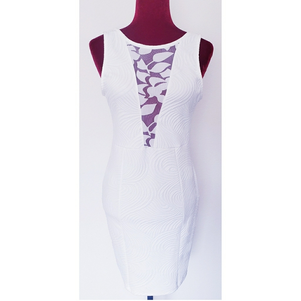 WHITE FITTED TEXTURE DRESS - Picture 2 of 3